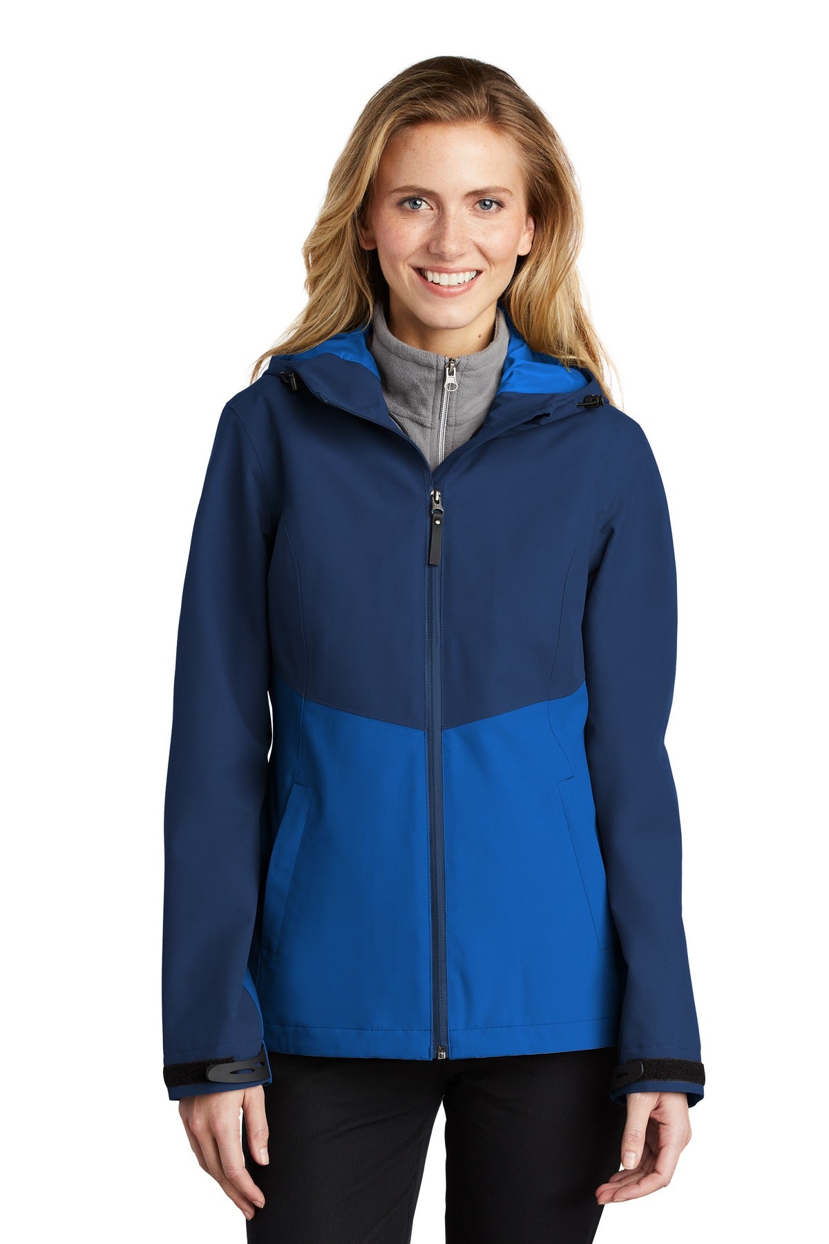 Don't let its lightweight appearance fool you. This waterpro - Estate Blue/ Cobalt Blue